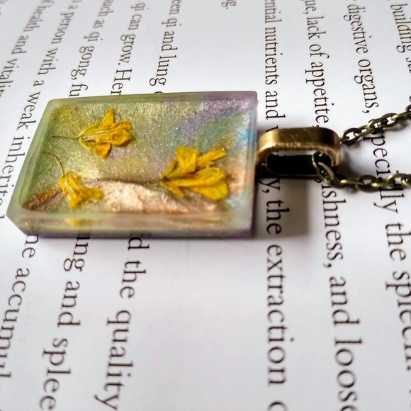 One of a kind handmade pressed wildflower necklace - Picture 6 of 6